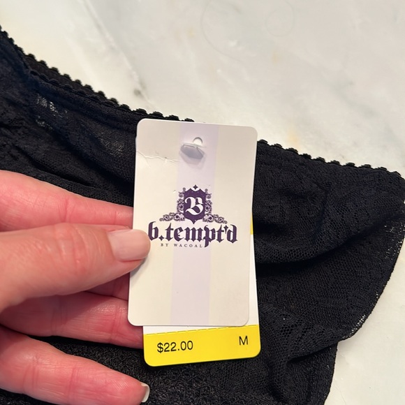 b.tempt'd (Wacoal) Strapless Bra. NWT. Size M - Picture 2 of 4